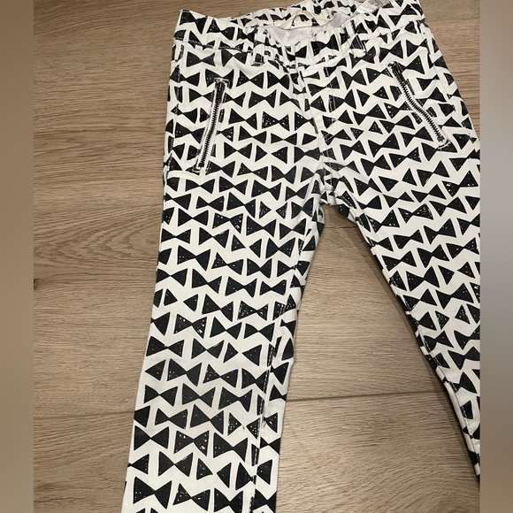 H&M girls’ pants, two pairs. - Picture 7 of 7